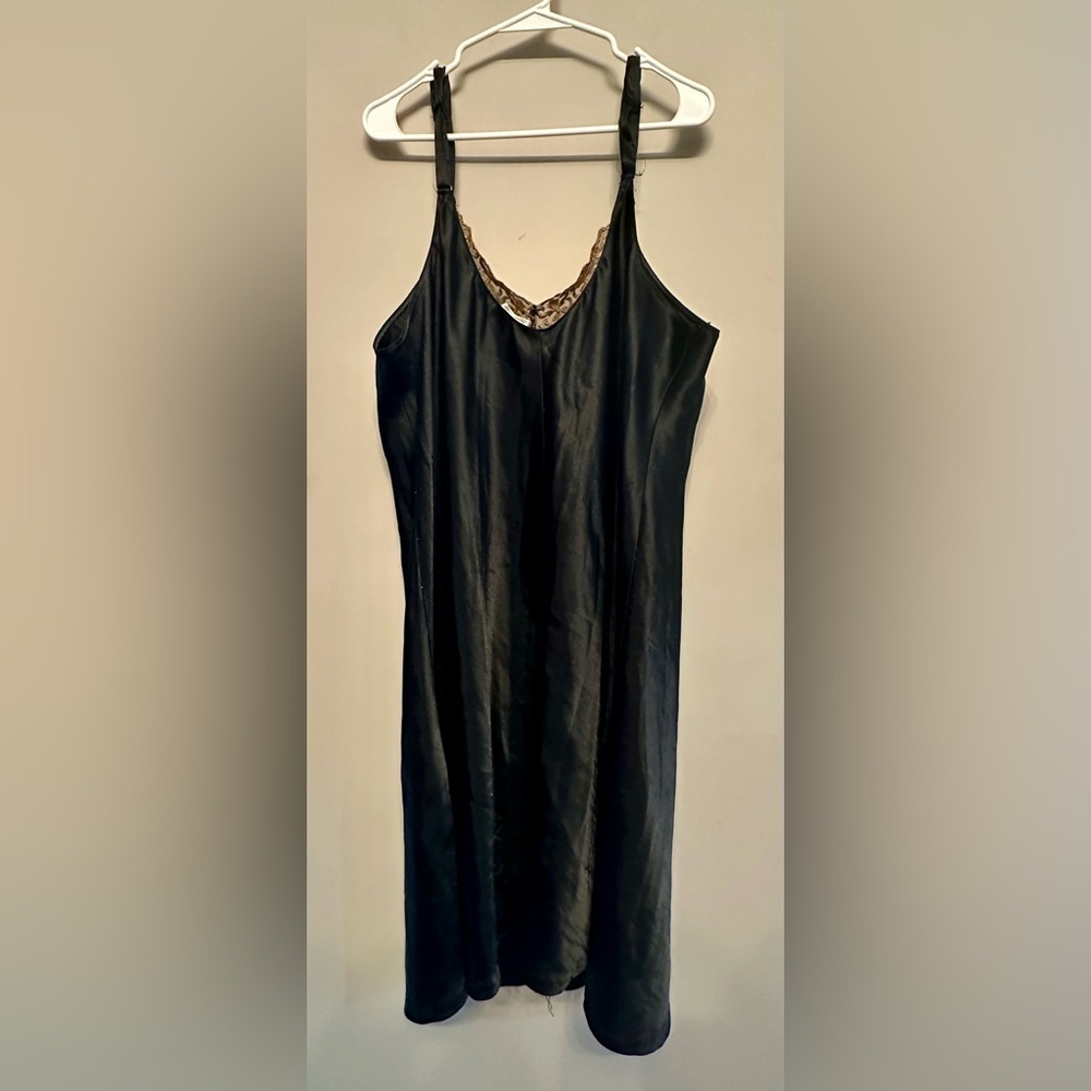Vintage Y2K Era Secret Treasures Black Chemise with Gold Accents XL - Picture 6 of 8